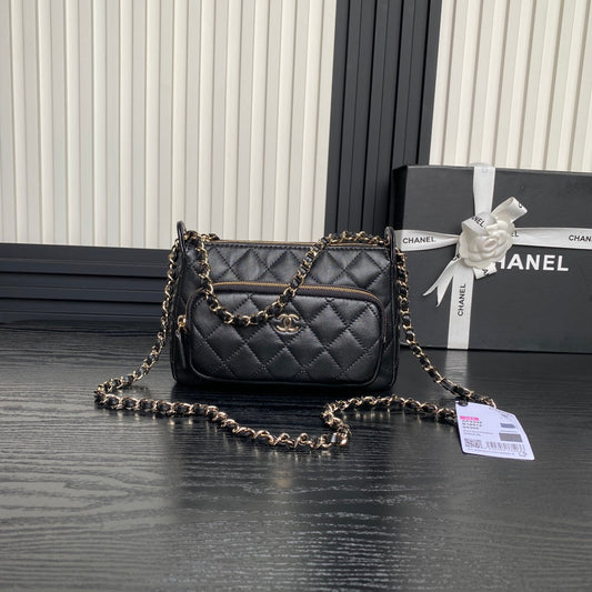 Pochette CC 25C avec bandoulière 21 cm en cuir de veau noir