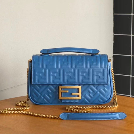 フェンド バゲット 24インチ バッグ FFモチーフ ブルーレザー GHW 