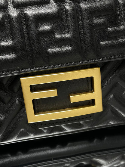 Sac Fend Baguette 24 en cuir noir avec motif FF GHW 