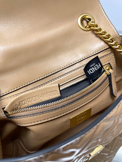 Sac Fend Baguette 24 en cuir beige à motif FF GHW 