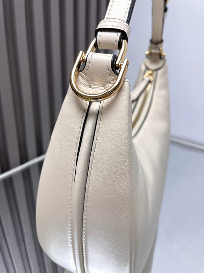 Sac Fendigraphy Medium 29 en cuir d'agneau lisse blanc, finitions dorées