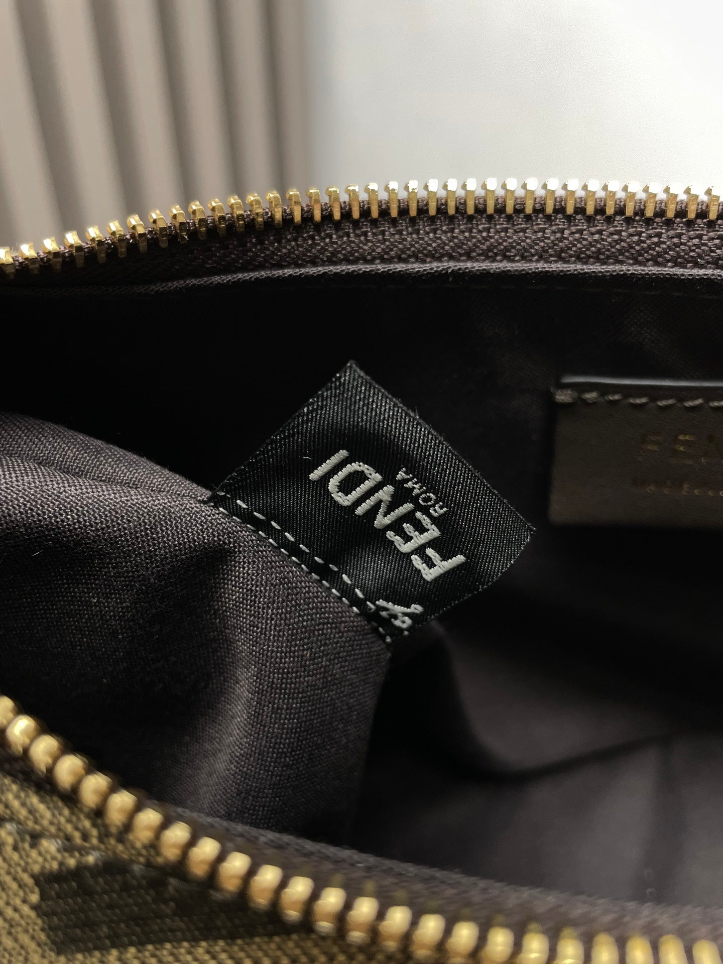 Sac Fendigraphy Medium 29 en tissu jacquard Gurkha, motif FF, quincaillerie dorée