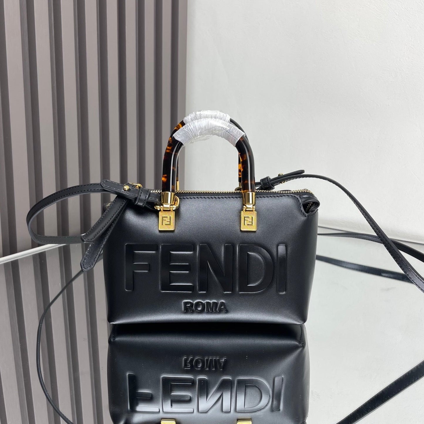 BY THE WAY MINI 18インチ ブラック エンボスカーフスキン ゴールドハードウェア