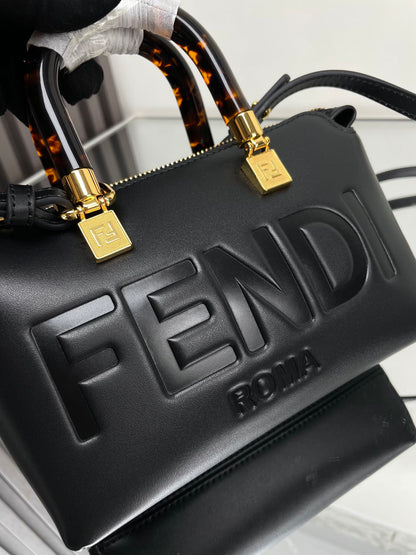 BY THE WAY MINI 18インチ ブラック エンボスカーフスキン ゴールドハードウェア