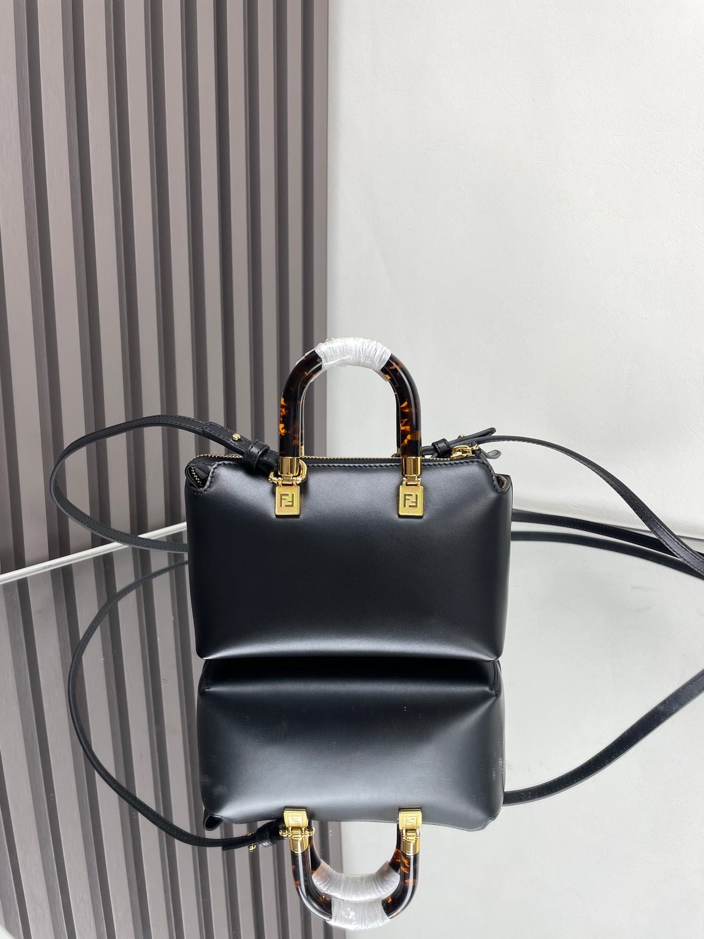 BY THE WAY MINI 18インチ ブラック エンボスカーフスキン ゴールドハードウェア