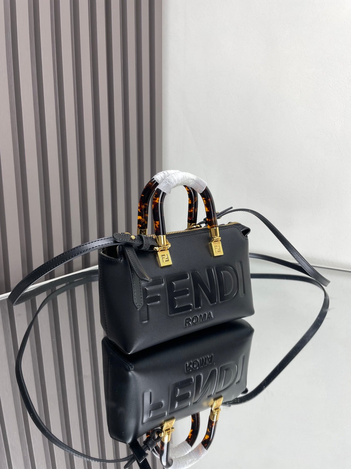 BY THE WAY MINI 18インチ ブラック エンボスカーフスキン ゴールドハードウェア