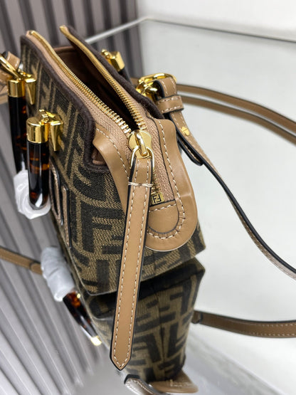 BY THE WAY MINI 18 EN TISSU JACQUARD SOJA ET GARNITURES EN CUIR DE VEAU MARRON
