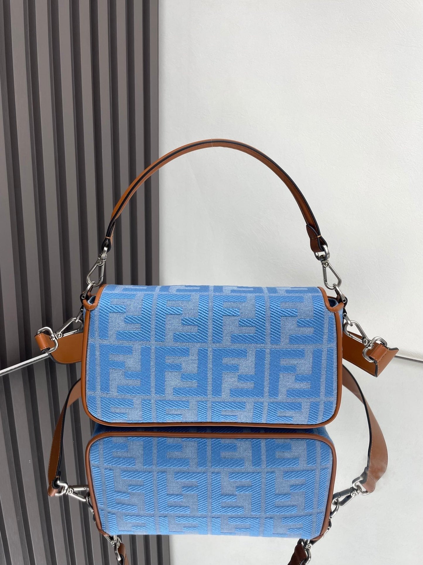 Sac Fend Baguette en toile bleu marron 27 avec broderie FF GHW 