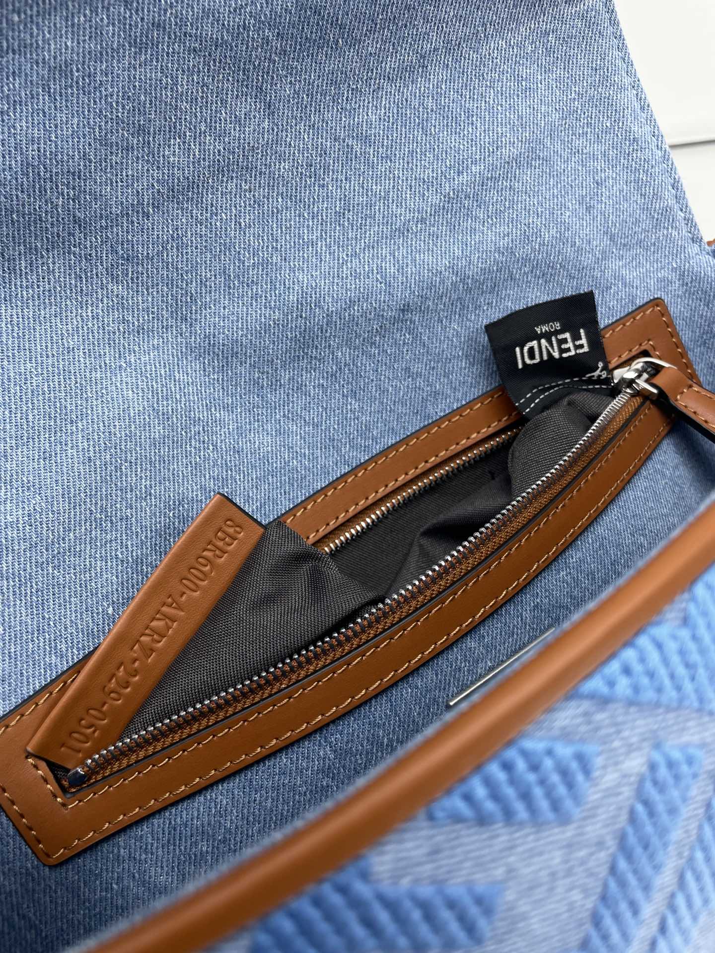 Sac Fend Baguette en toile bleu marron 27 avec broderie FF GHW 
