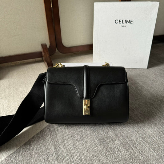 SAC À BANDOULIÈRE À RABAT 23 EN CUIR D'AGNEAU NOIR QUINCAILLERIE DORÉ