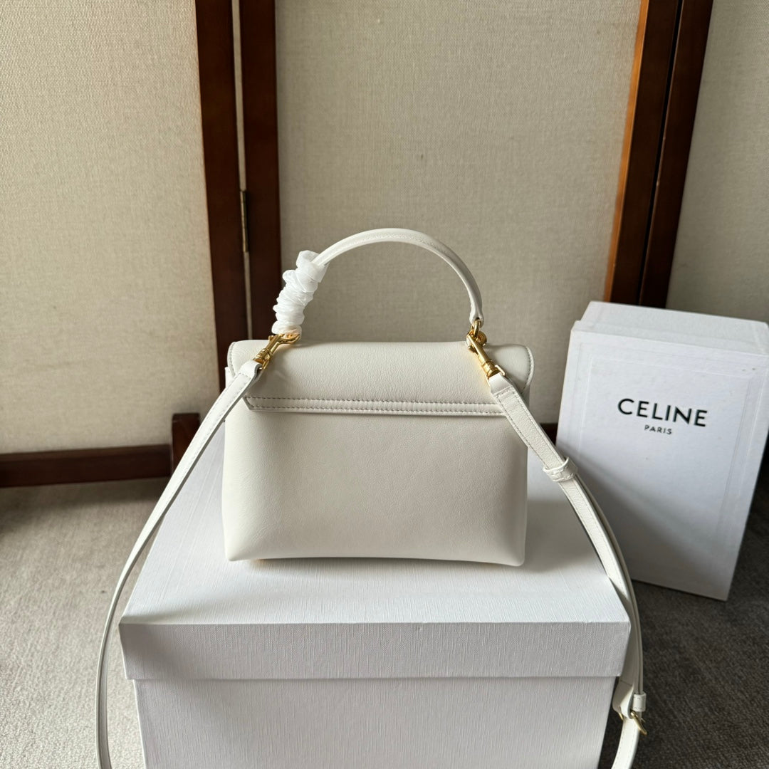 SAC ADO NINO 20 EN CUIR DE VEAU SOUPLE BLANC, QUINCAILLERIE DORÉE