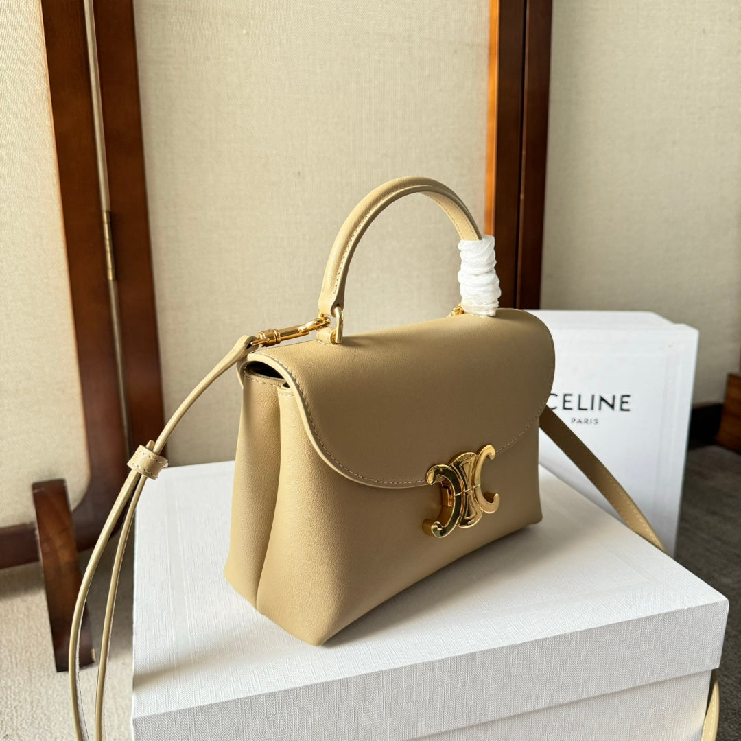 SAC ADO NINO 20 EN CUIR DE VEAU SOUPLE JAUNE PARMESAN, QUINCAILLERIE DORÉE
