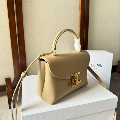 SAC ADO NINO 20 EN CUIR DE VEAU SOUPLE JAUNE PARMESAN, QUINCAILLERIE DORÉE