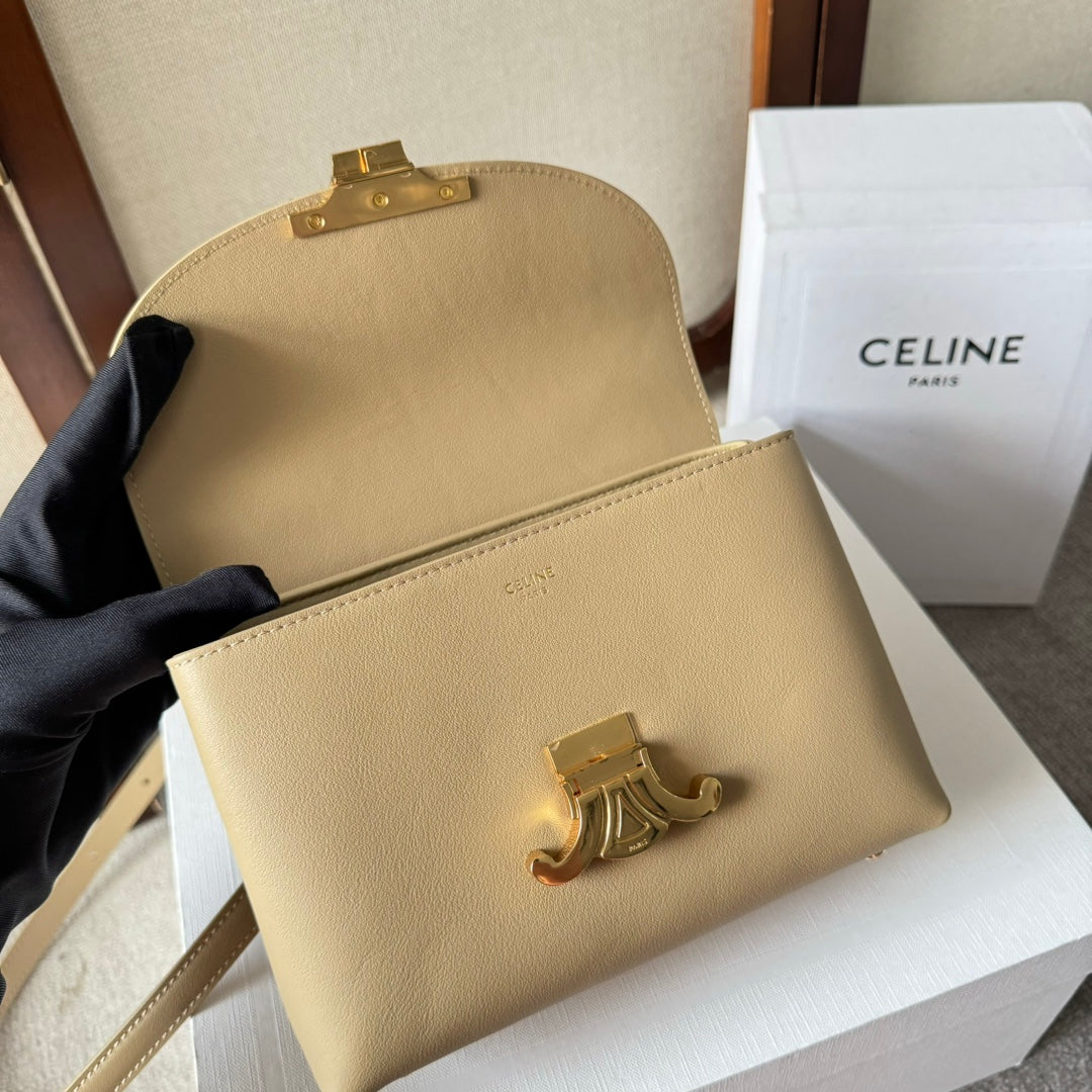 SAC ADO NINO 20 EN CUIR DE VEAU SOUPLE JAUNE PARMESAN, QUINCAILLERIE DORÉE