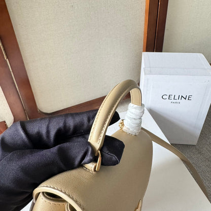 SAC ADO NINO 20 EN CUIR DE VEAU SOUPLE JAUNE PARMESAN, QUINCAILLERIE DORÉE