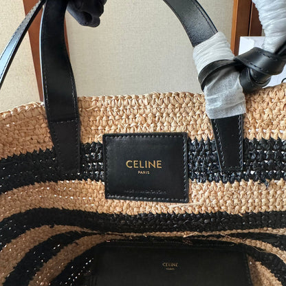SAC CLASSIQUE COUFFIN 22 À RAYURES EN RAPHIA BEIGE ET NOIR ET GARNITURES EN CUIR DE VEAU