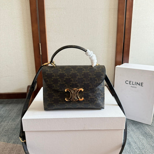 SAC ADO NINO 20 EN TOILE TRIOMPHE NOIRE ET ACCESSOIRES DORÉS