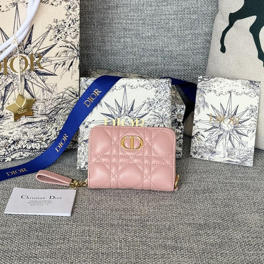 Portefeuille compact CD Logo Caro 11 cm en cuir de veau rose