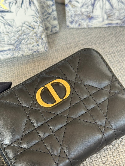 Portefeuille compact CD Logo Caro 11 cm en cuir de veau noir