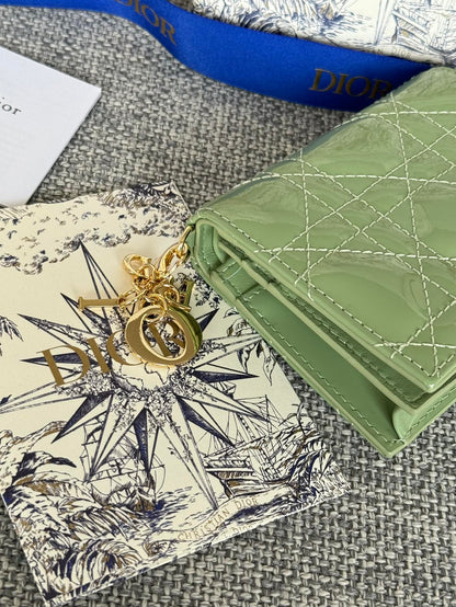 CD Caro 11cm コンパクトウォレット シャイニーグリーン カーフスキン