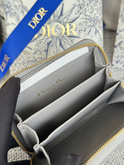 Portefeuille compact CD Logo Caro 11 cm en cuir de veau gris