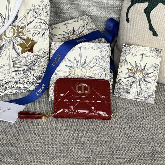 Portefeuille compact CD Logo Caro 11 cm en cuir de veau rouge brillant