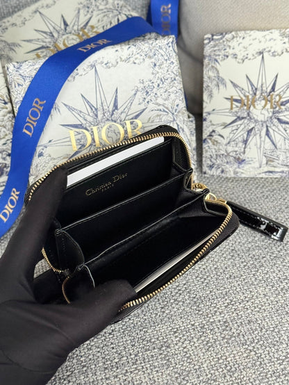 Portefeuille compact CD Logo Caro 11 cm en cuir de veau noir brillant