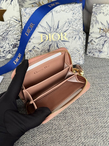 CDロゴ カロ 11cm コンパクトウォレット シャイニーダークベージュカーフスキン