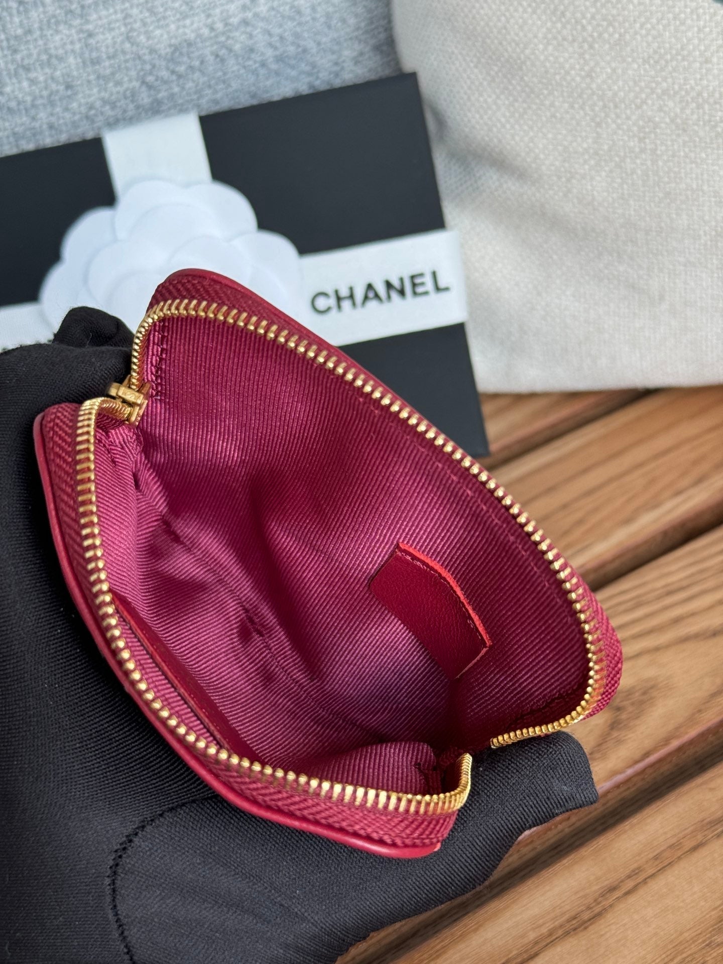 Porte-monnaie zippé CC 19 11 cm en cuir d'agneau bordeaux et accessoires dorés