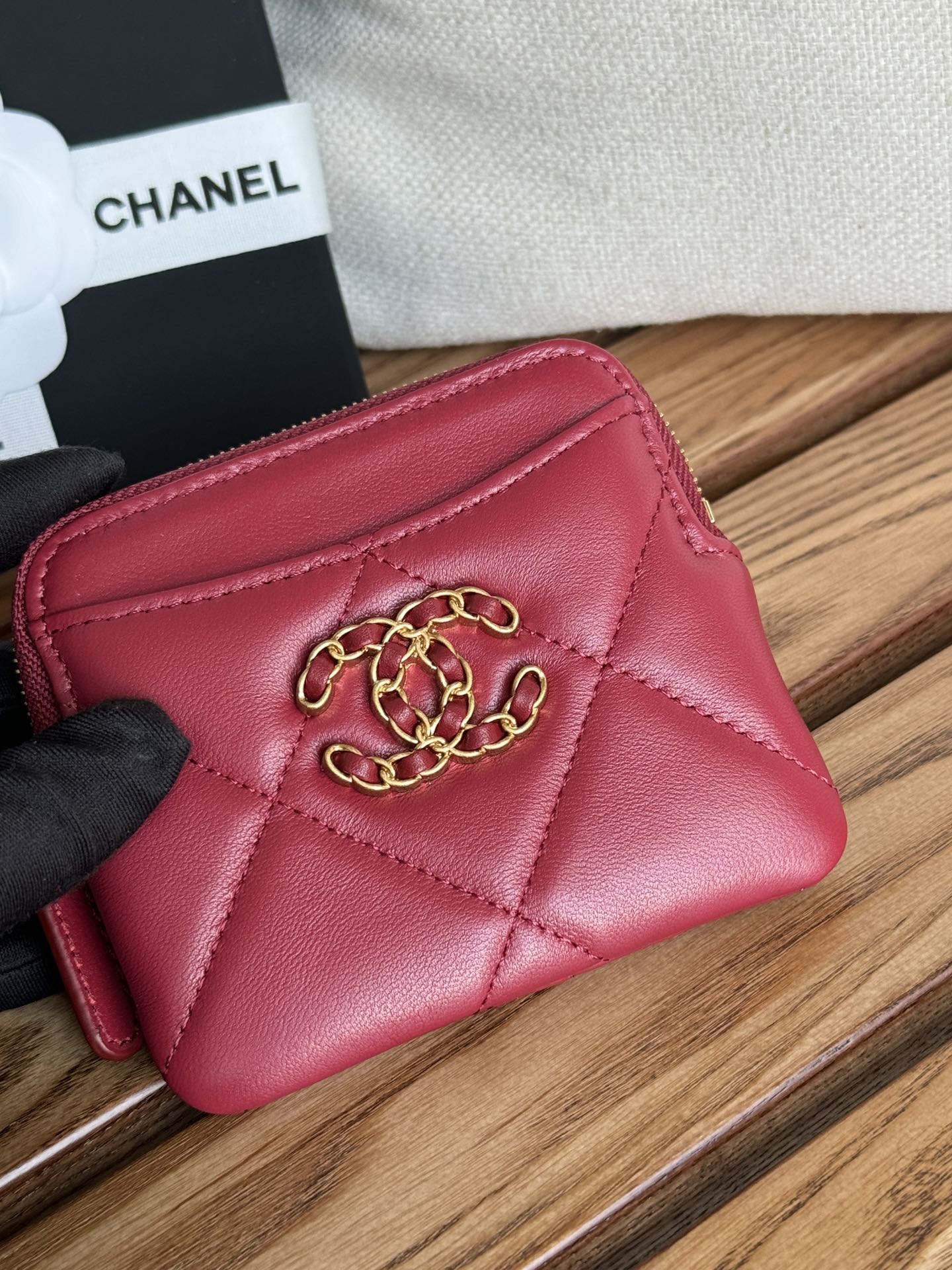 Porte-monnaie zippé CC 19 11 cm en cuir d'agneau bordeaux et accessoires dorés