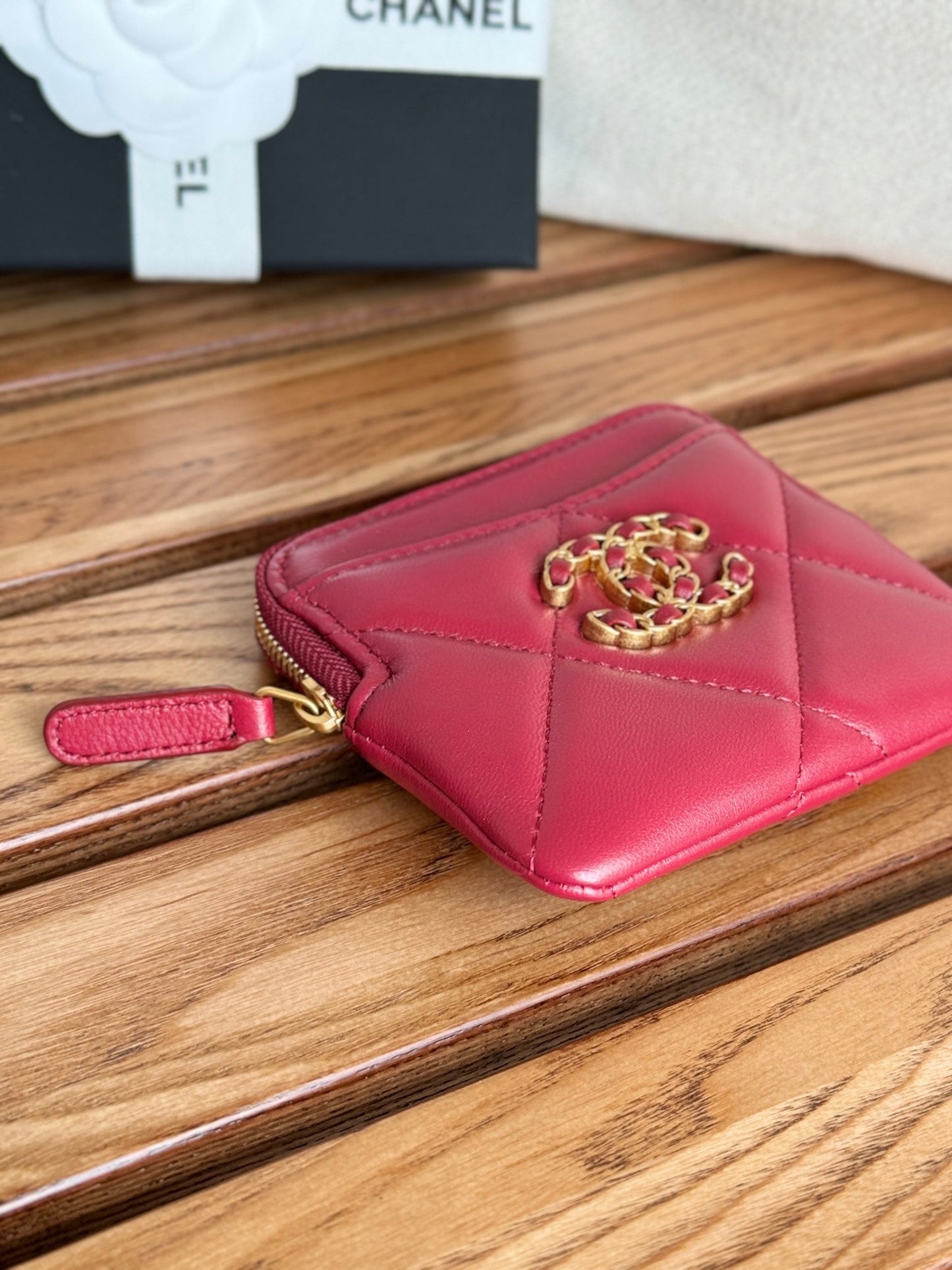 Porte-monnaie zippé CC 19 11 cm en cuir d'agneau bordeaux et accessoires dorés