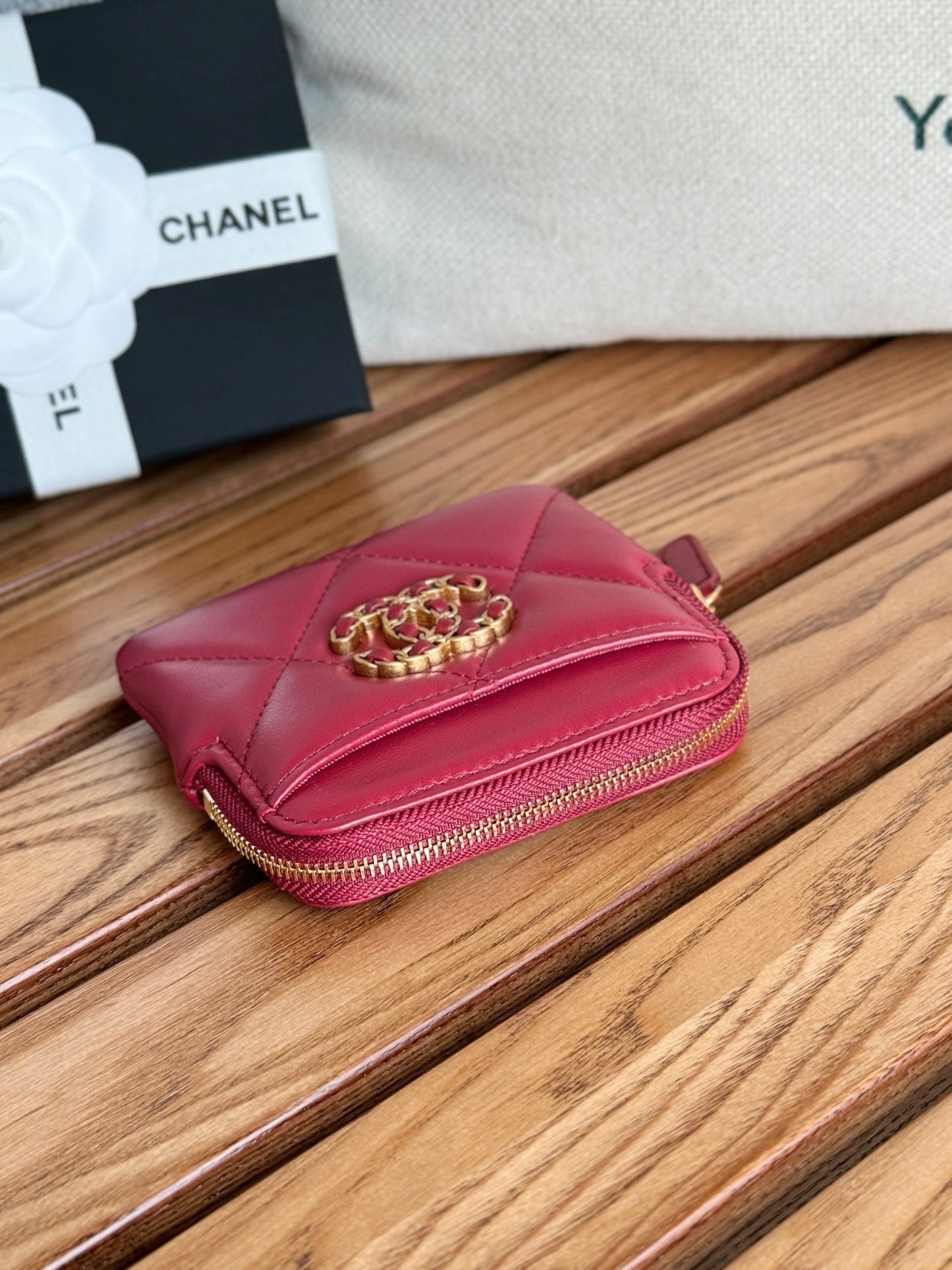 Porte-monnaie zippé CC 19 11 cm en cuir d'agneau bordeaux et accessoires dorés