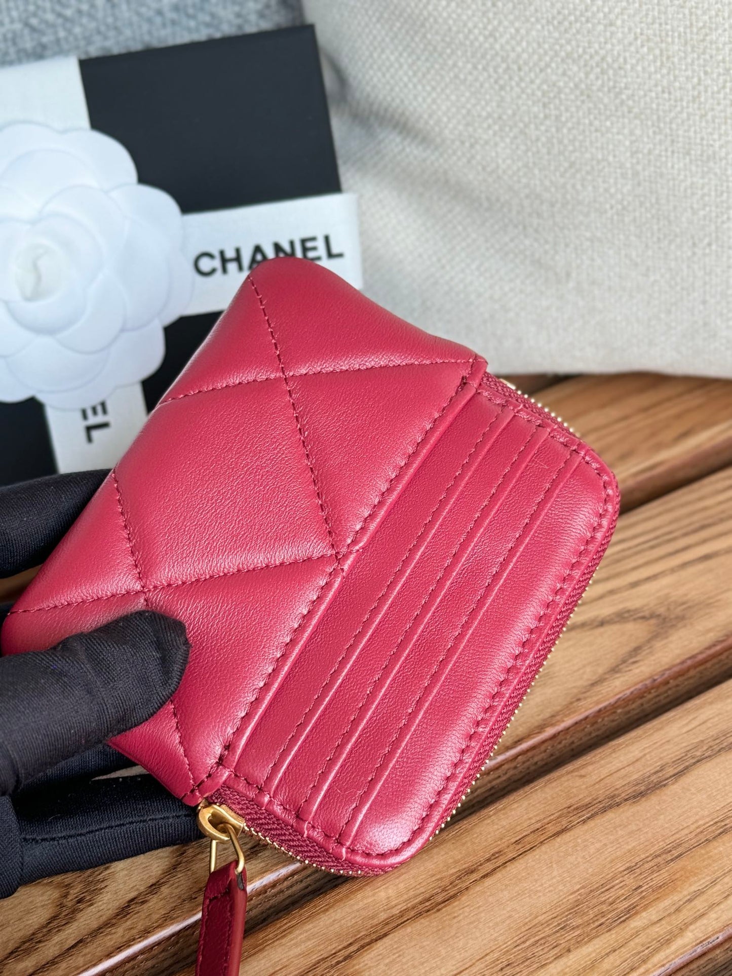 Porte-monnaie zippé CC 19 11 cm en cuir d'agneau bordeaux et accessoires dorés