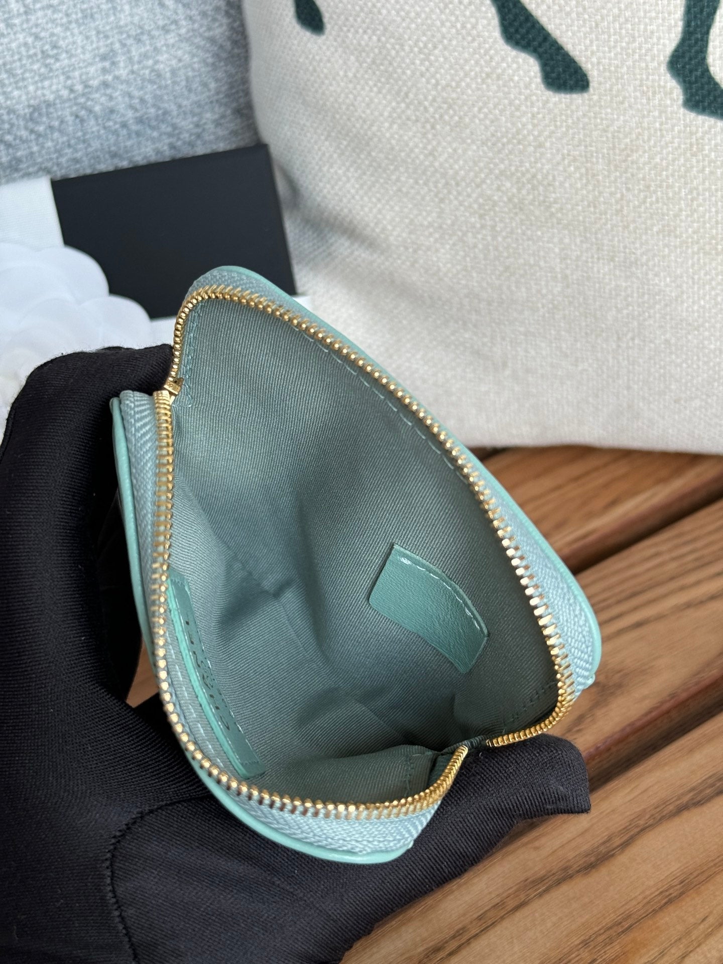 Porte-monnaie zippé CC 19 11 cm en cuir d'agneau bleu turquoise et accessoires dorés