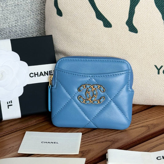 Porte-monnaie zippé CC 19 11 cm en cuir d'agneau bleu et accessoires dorés