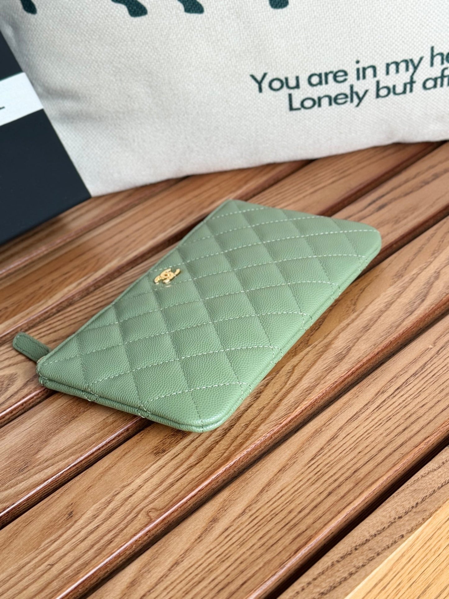 cc ジップウォレット 20cm グリーン キルティング キャビア ゴールド金具