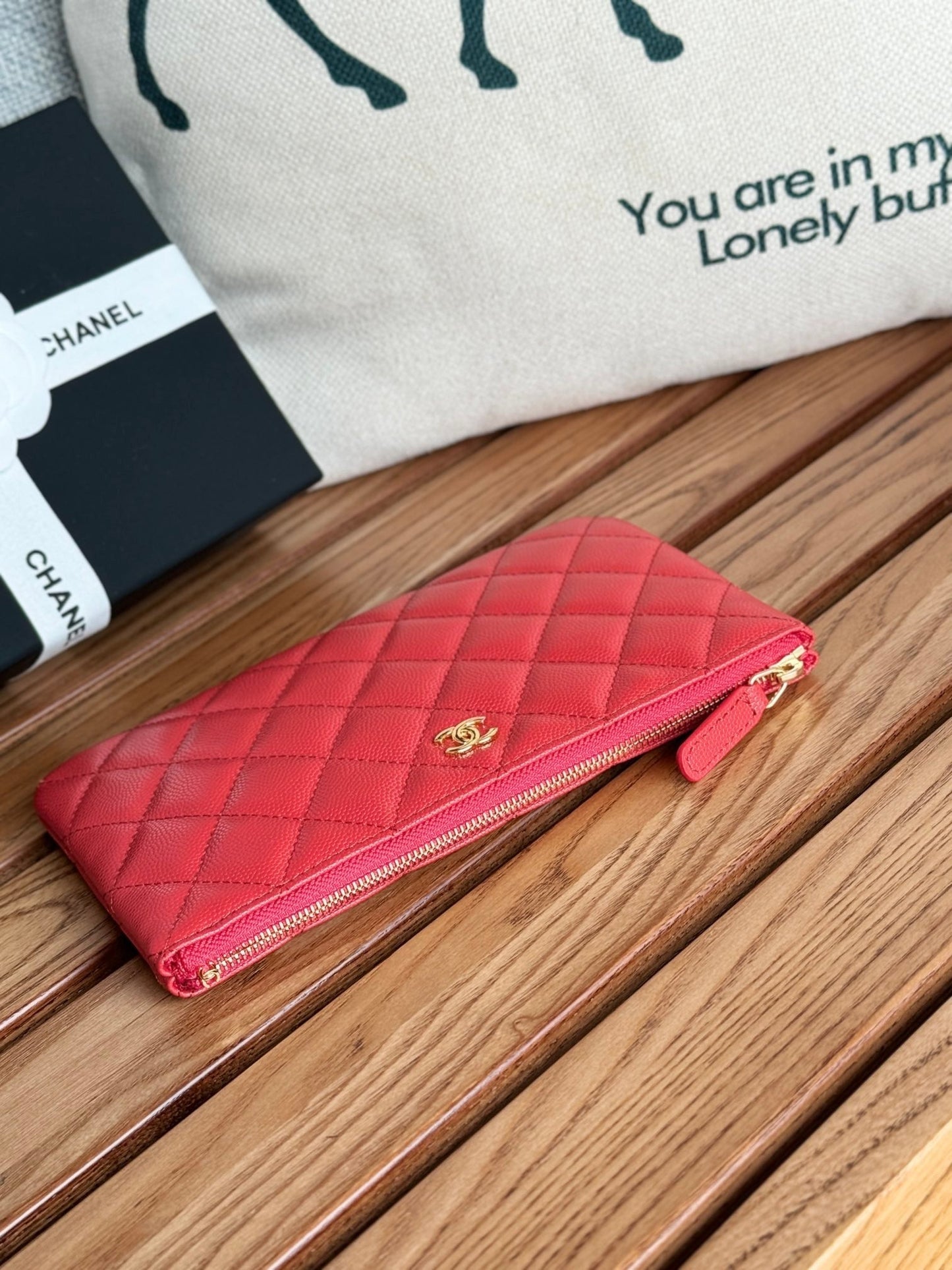 cc ジップウォレット 20cm レッド キルティング キャビア ゴールド金具