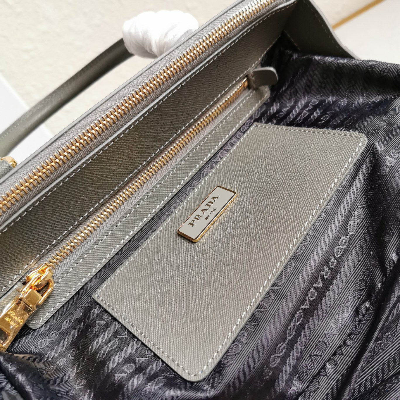 PRA GALLERIA 28 バッグ ダークグレー サフィアーノ レザー