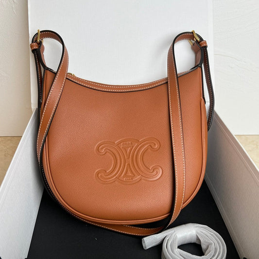 petite Héloïse 23 cm en cuir de veau marron et accessoires dorés