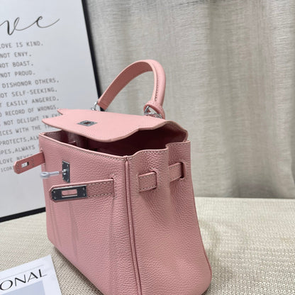 Sac à main HM Kelly 25 cm en cuir Togo rose pastel avec accessoires argentés