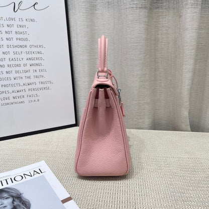 Sac à main HM Kelly 25 cm en cuir Togo rose pastel avec accessoires argentés