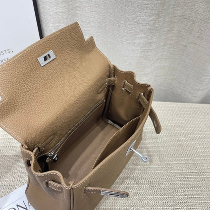Sac à main HM Kelly 25 cm en cuir Togo étoupe, finitions argentées