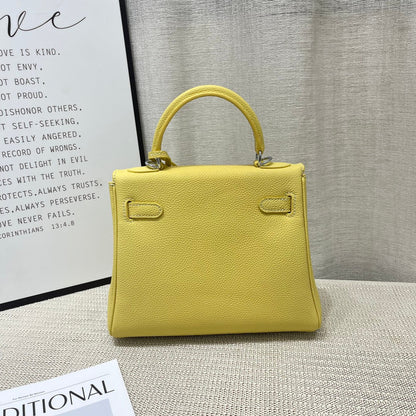 Sac à main HM Kelly 25 cm en cuir Togo citron vert et accessoires argentés