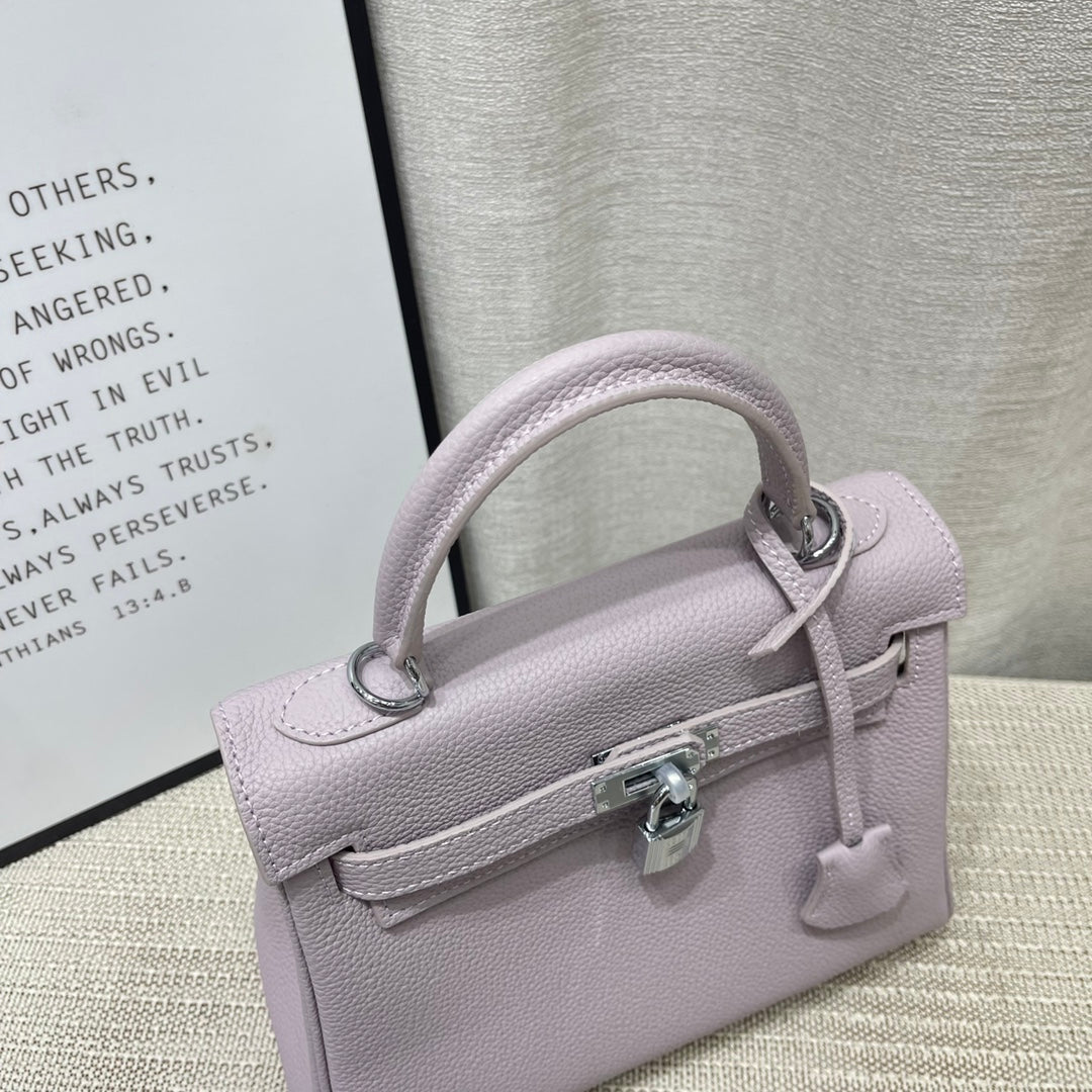 Sac à main HM Kelly 25 cm en cuir Togo mauve rose pâle et accessoires argentés