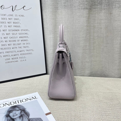 Sac à main HM Kelly 25 cm en cuir Togo mauve rose pâle et accessoires argentés