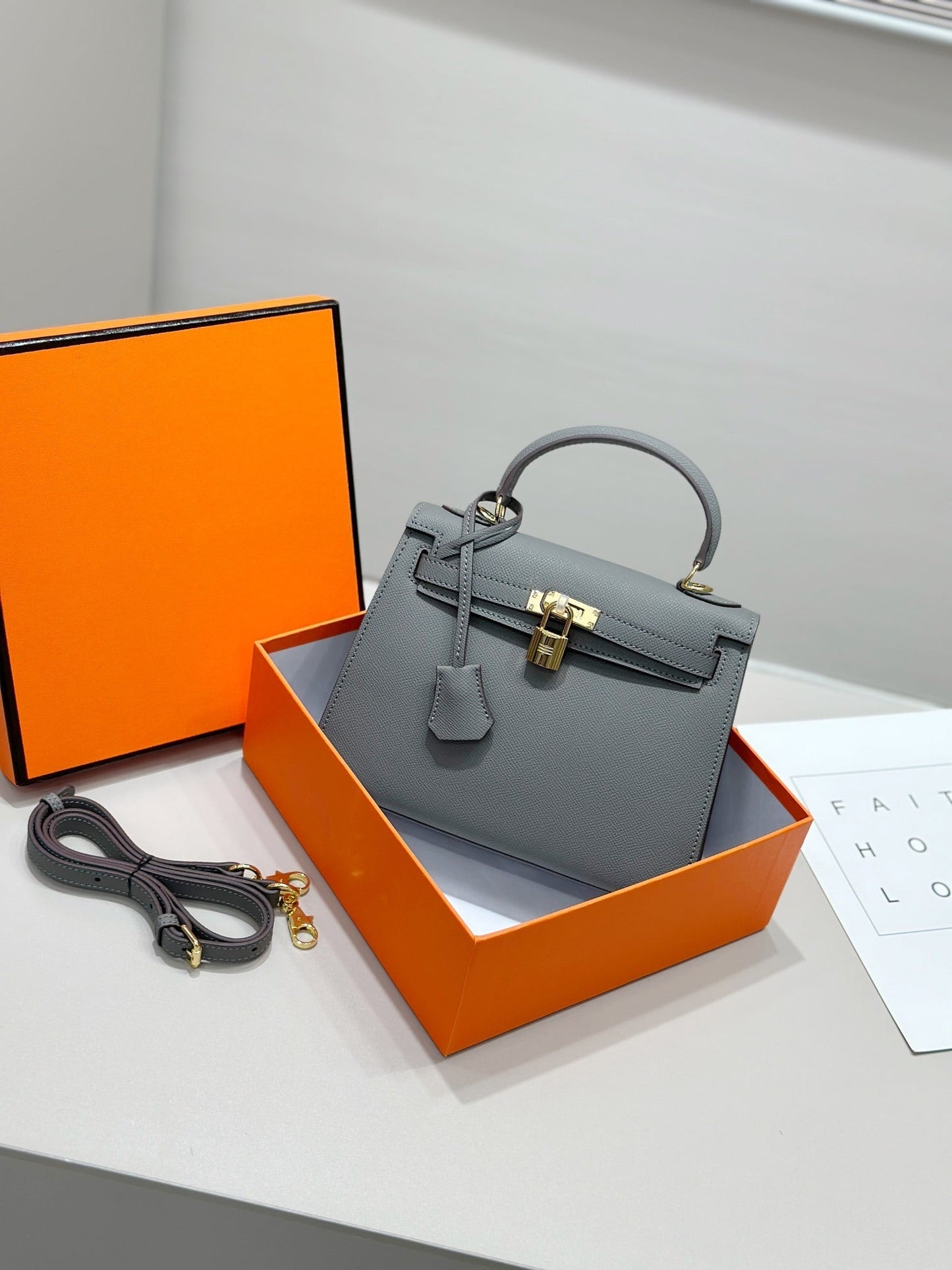 HM ケリー 25cm ヴェールアマンド エプソムレザー ゴールド金具