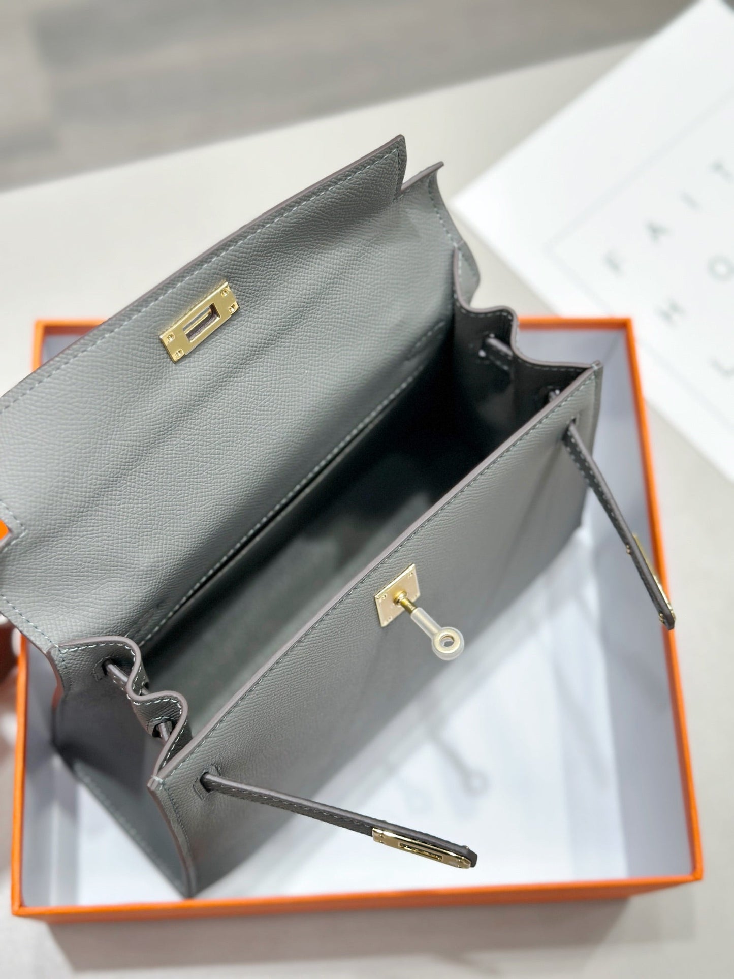 HM ケリー 25cm ヴェールアマンド エプソムレザー ゴールド金具