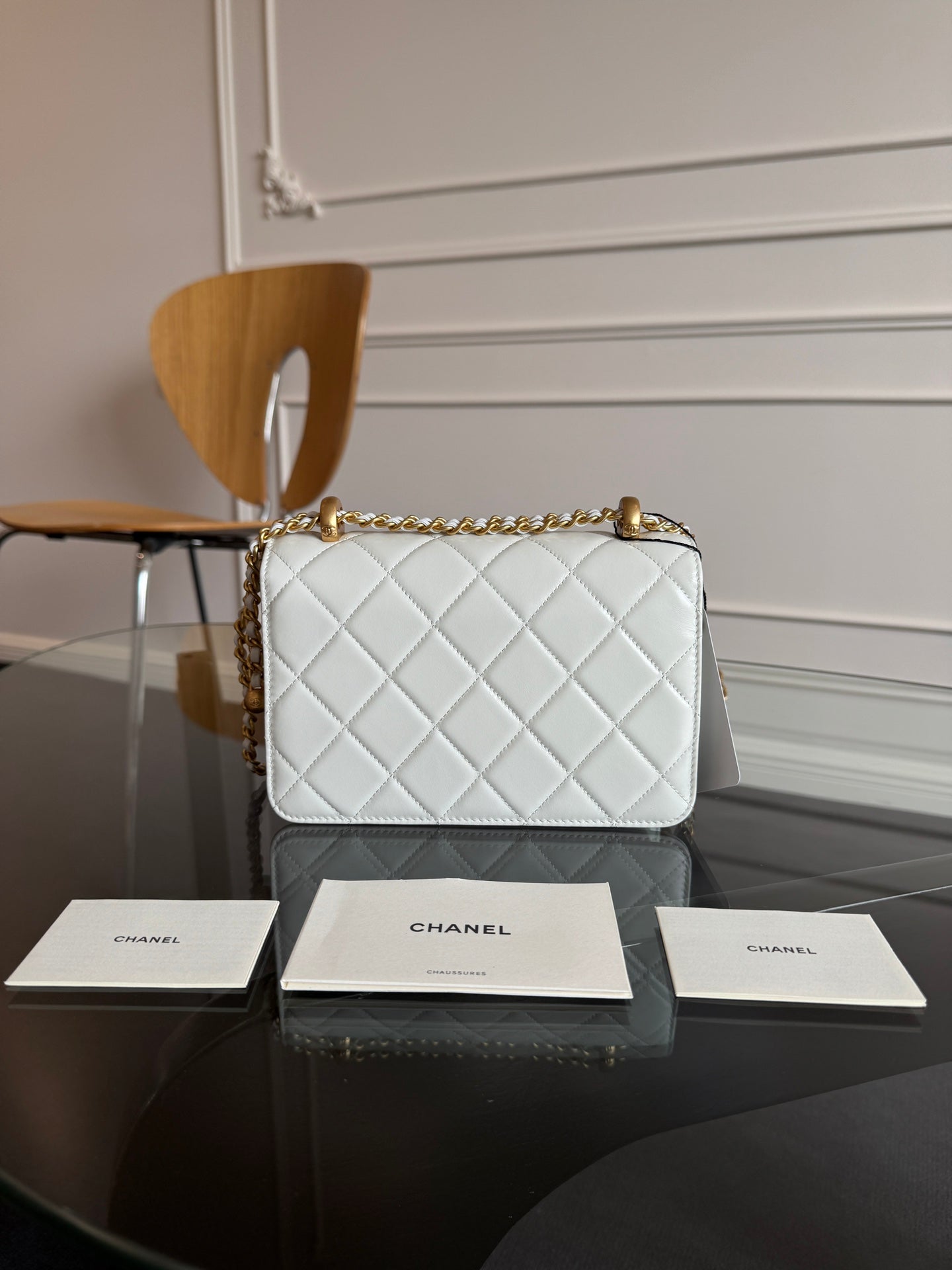 Mini rabat 19 cm en cuir d'agneau blanc avec ferrures dorées