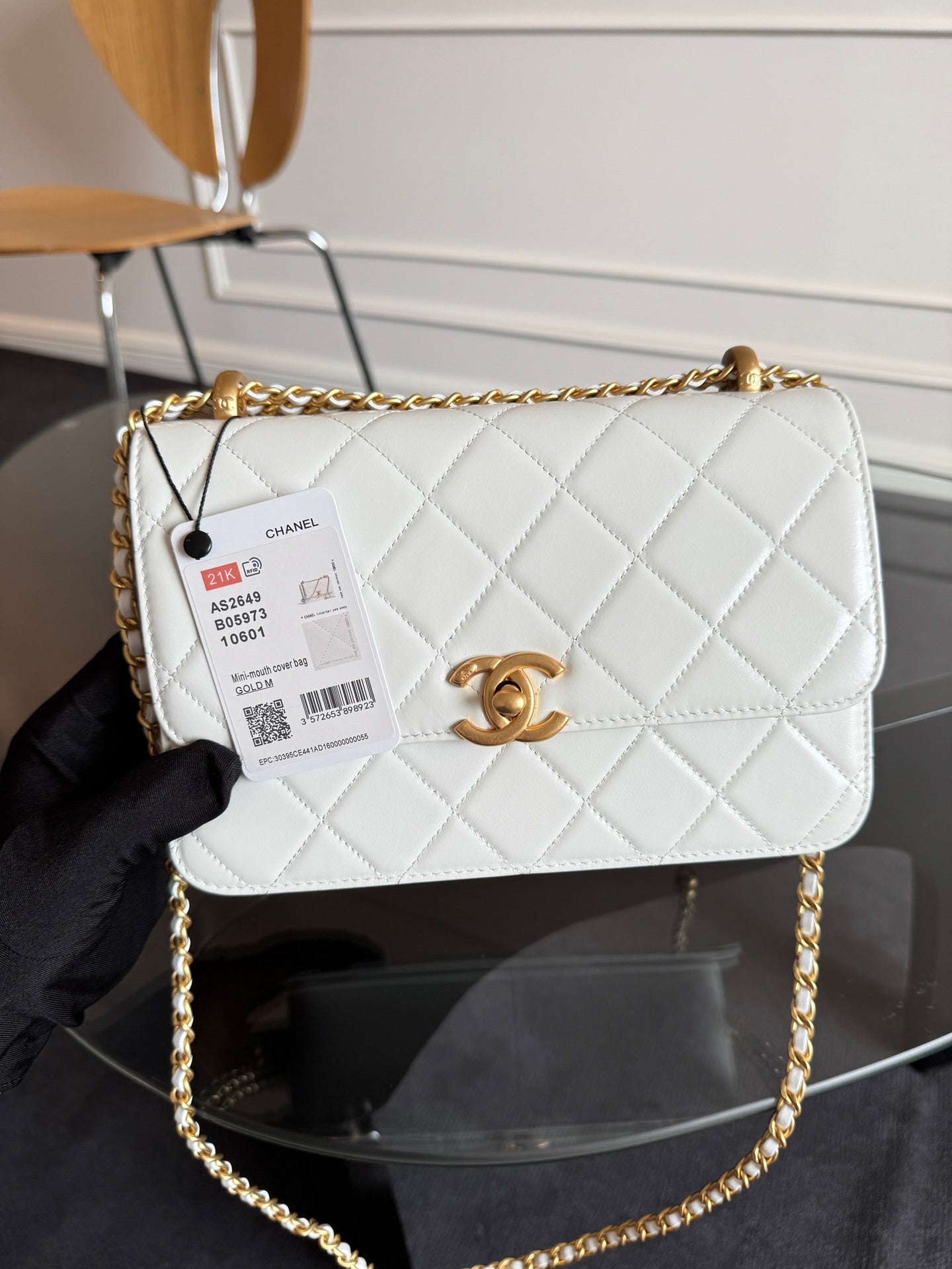 Mini rabat 22 cm en cuir d'agneau blanc avec ferrures dorées