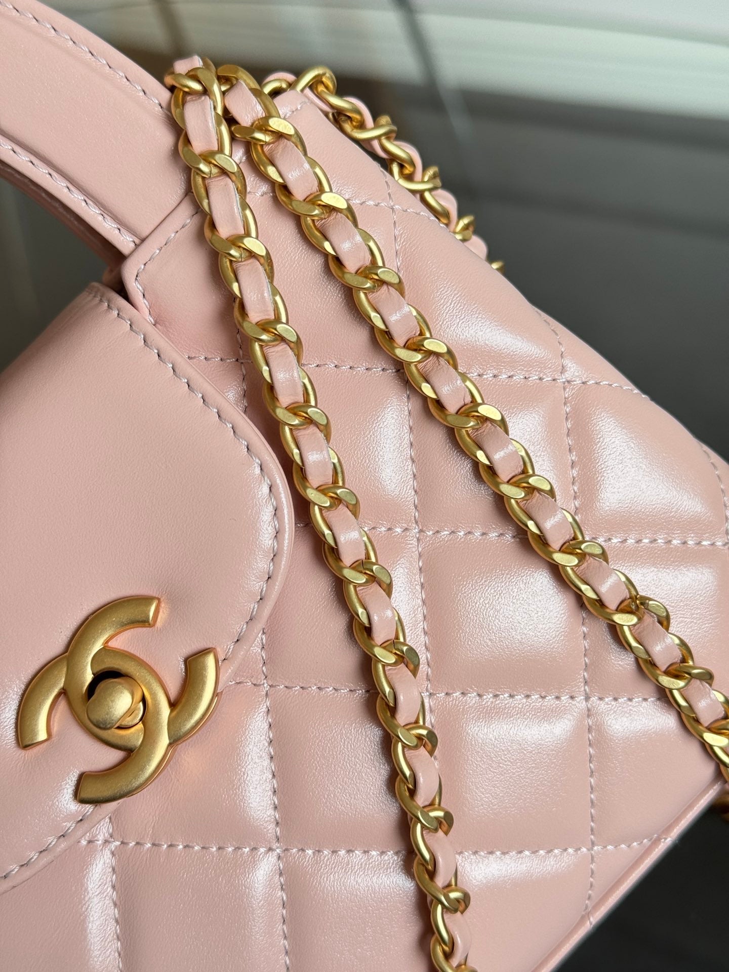 SAC CABAS KELLY 19 EN CUIR DE VEAU ROSE CLAIR, QUINCAILLERIE DORÉE 